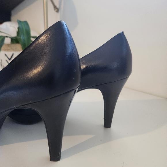 Bandolino leather classic black pumps - Picture 5 of 9